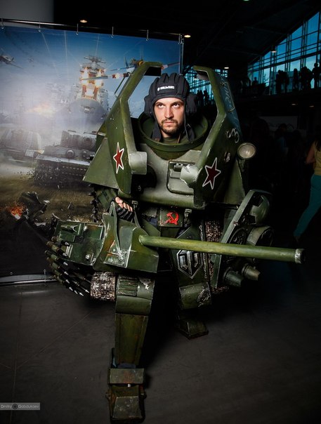 457x604, 55 Kb / Санкт-Петербург, СТАРКОН 2014, Человек-танк
