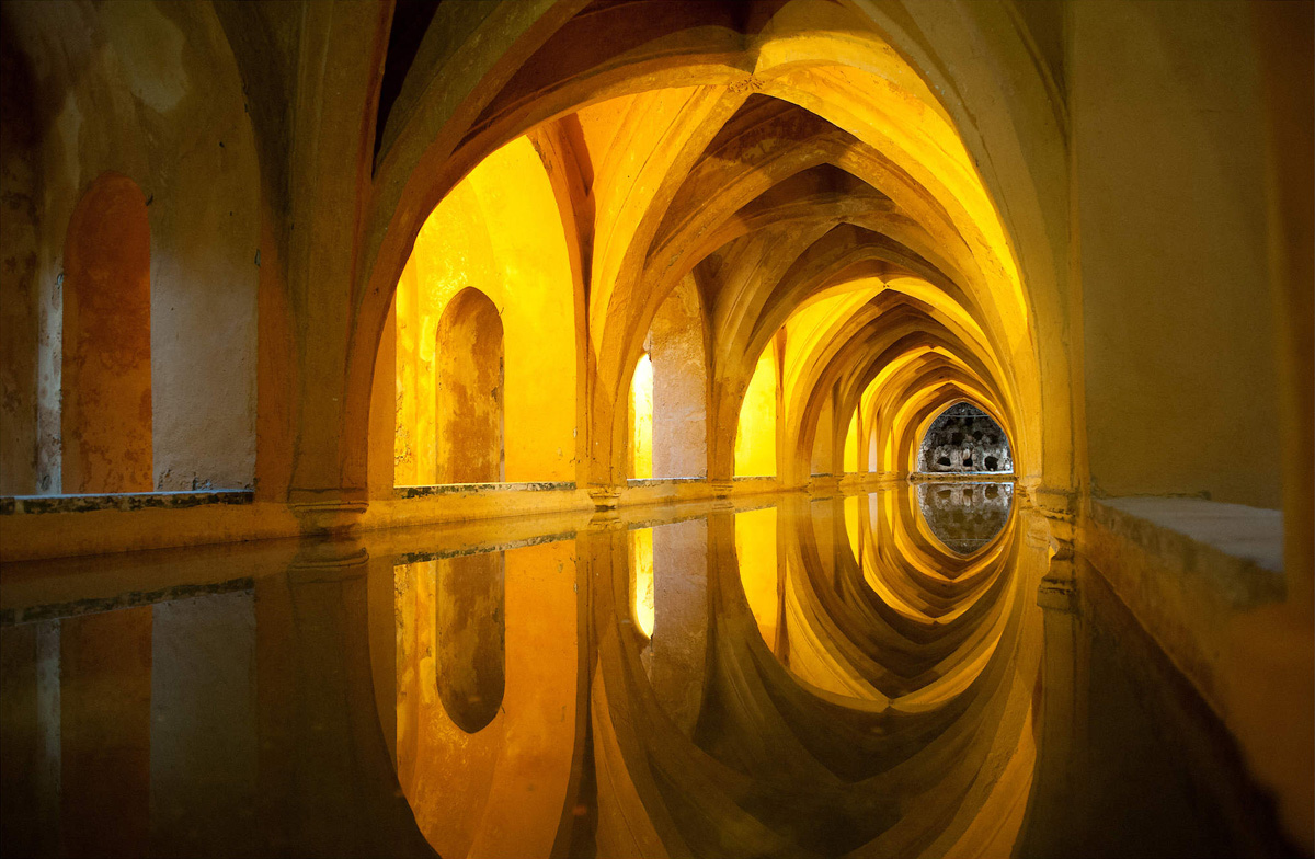 1200x784, 330 Kb / купальня, вода, желтое