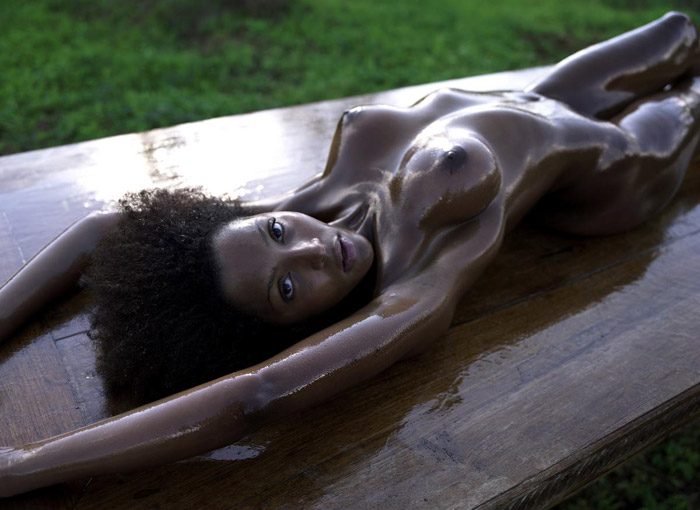 700x510, 77 Kb / масло, негритянка, стол, Joyce