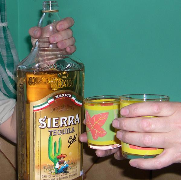 599x596, 48 Kb / текила, большая, бутылка