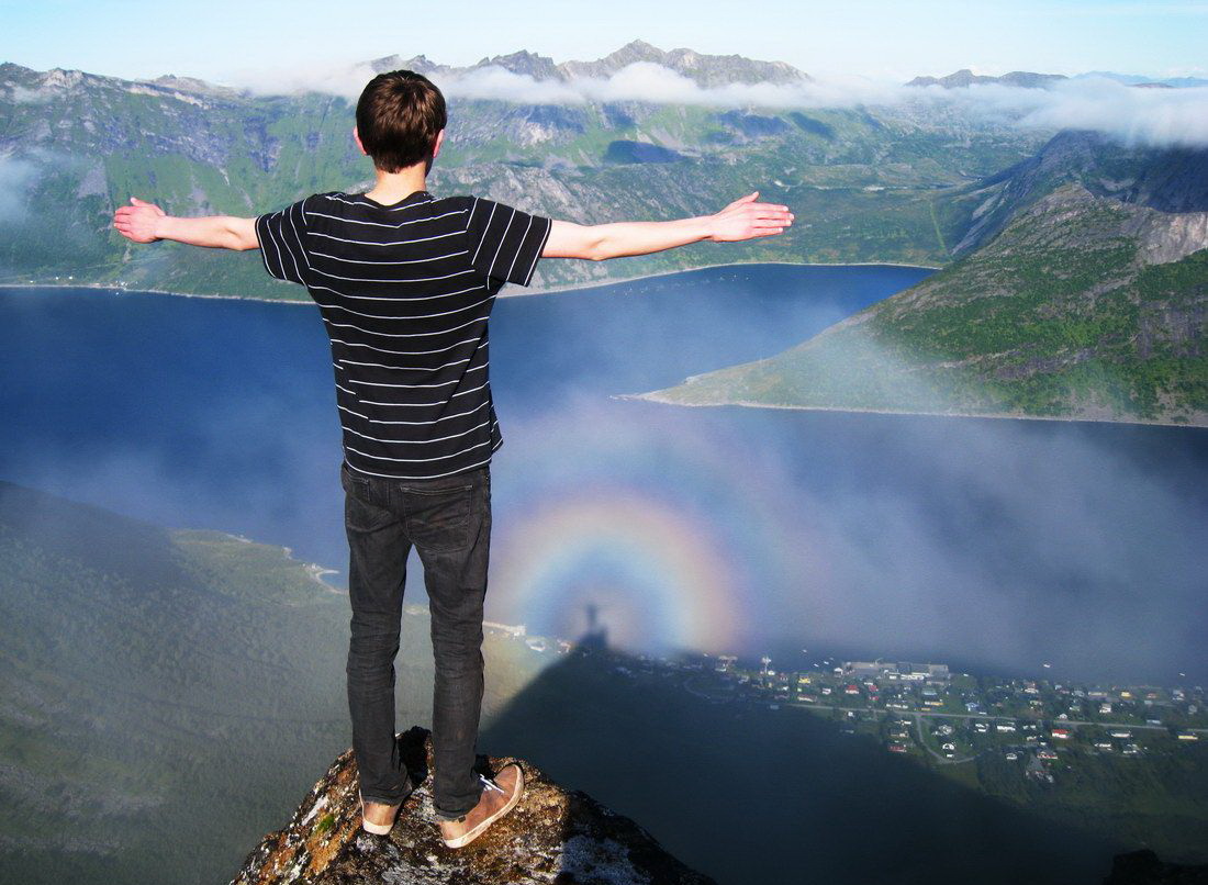 1100x806, 219 Kb / скала, обрыв, радуга, тень