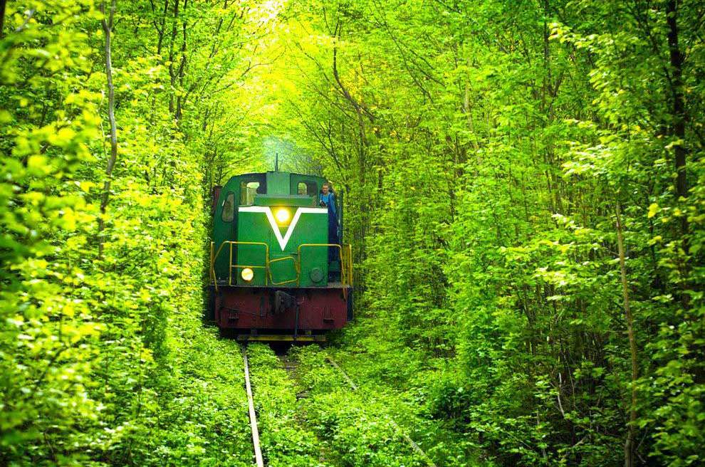 990x656, 191 Kb / зелень, тоннель, железная, дорога, тепловоз