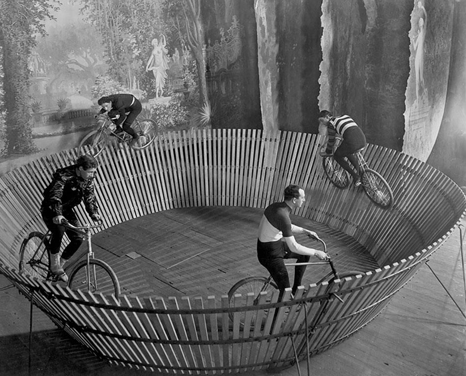 950x768, 138 Kb / велдром, ретро, велосипедисты, ч/б