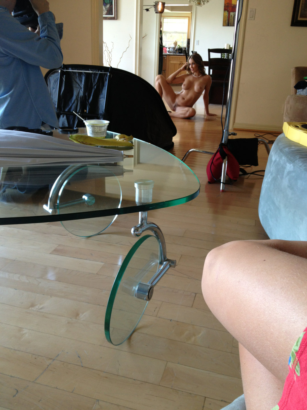 1080x1440, 258 Kb / стеклянный, фотосессия, зонт, голая