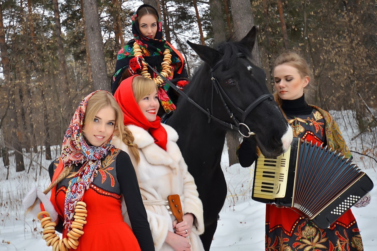 1280x852, 300 Kb / девушки, баранки, гармонь, зима, русские, платок, лошадь, лес