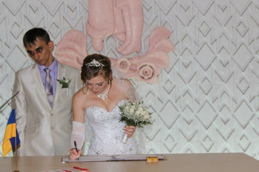 850x567, 146 Kb / обречённость, жених, невеста, украина, загс