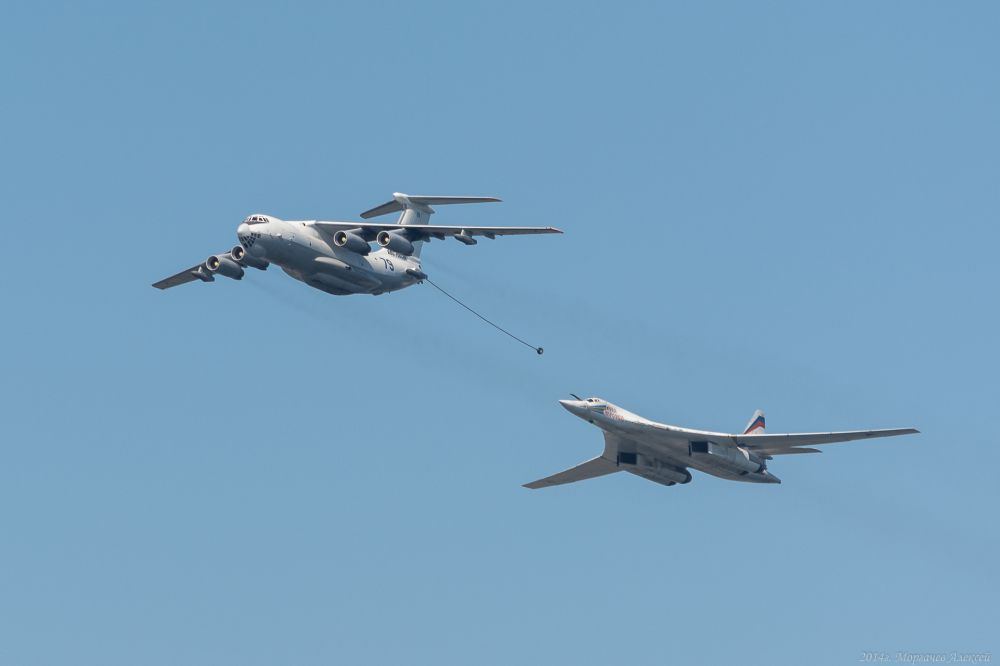 1000x666, 22 Kb / самолеты, дозаправка, небо, авиашоу, воронеж