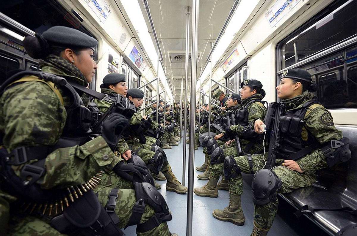 1200x795, 175 Kb / метро, девушки, солдаты, на, парад, день, независимости