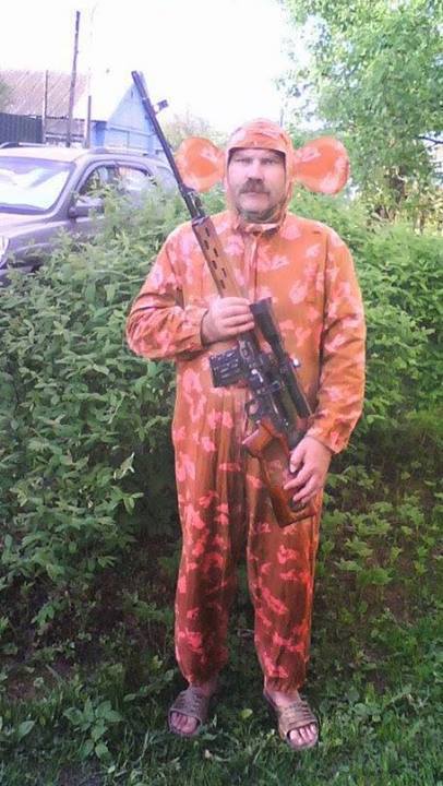 406x720, 56 Kb / чебурашка, усы, оружие, винтовка, шлёпки, сказочный долбоёб