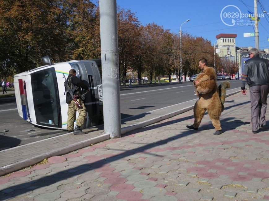 869x651, 137 Kb / белка, мариуполь, автомат