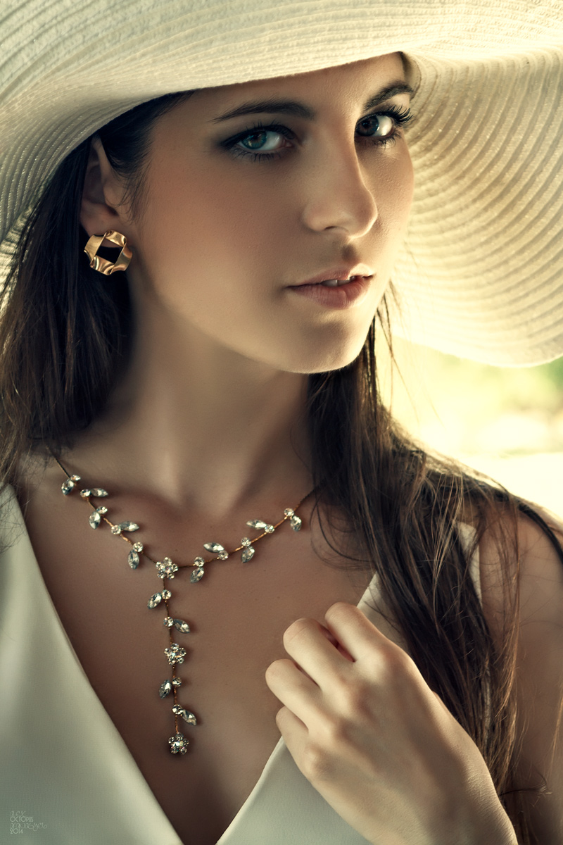 800x1200, 299 Kb / шляпа, белое, платье, украшение