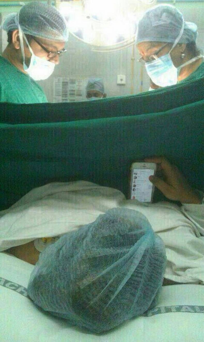 790x1319, 163 Kb / операция, хирург, телефон, мобильник, зависимость