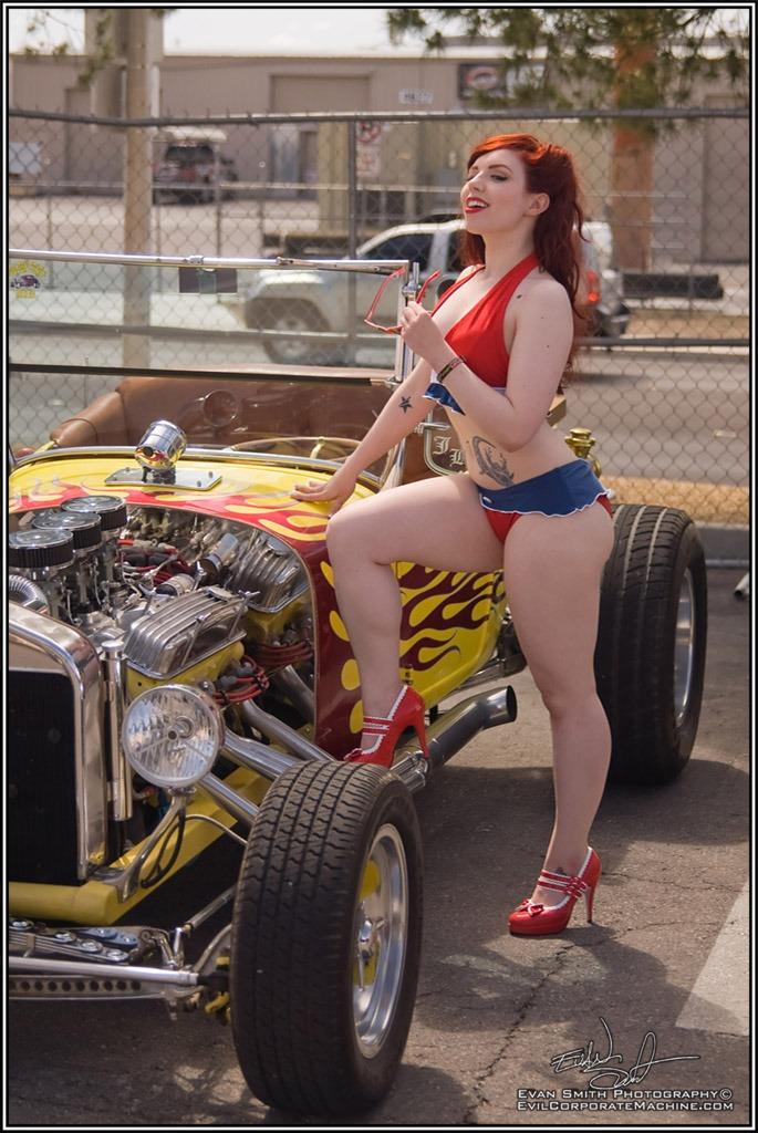 685x1024, 115 Kb / тату, рыжая, хот-род, толстая, жопа