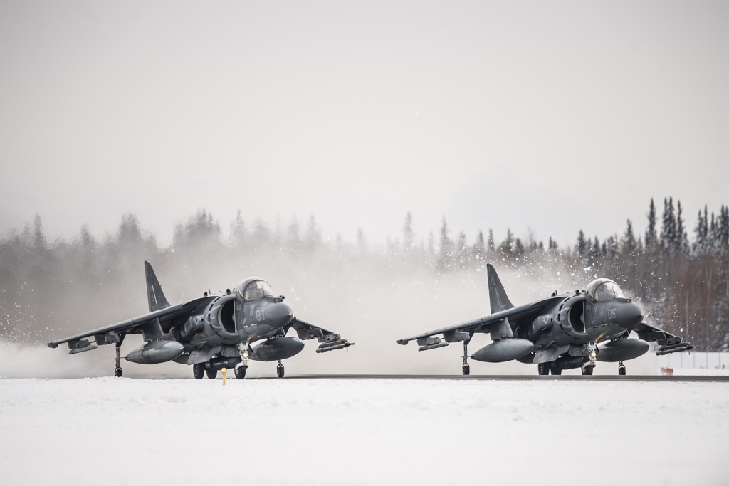 1024x683, 280 Kb / самолёты, снег, harrier, взлёт, военщина