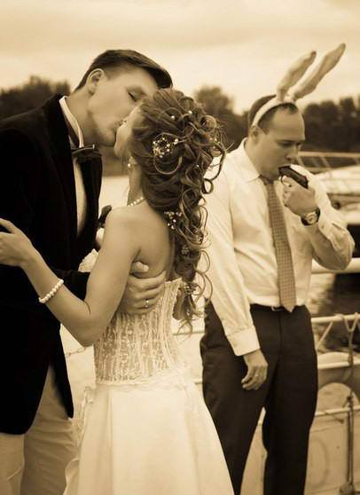 406x558, 29 Kb / свадьба, поцелуй, сепия, зайчик, пистолет, самоубийство, расстроился