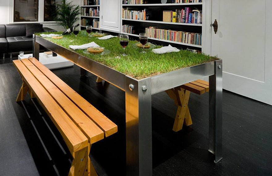 880x569, 122 Kb / стол, трава, газон