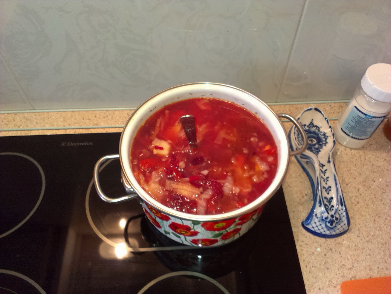 1296x976, 275 Kb / Борщ, ложка стоит