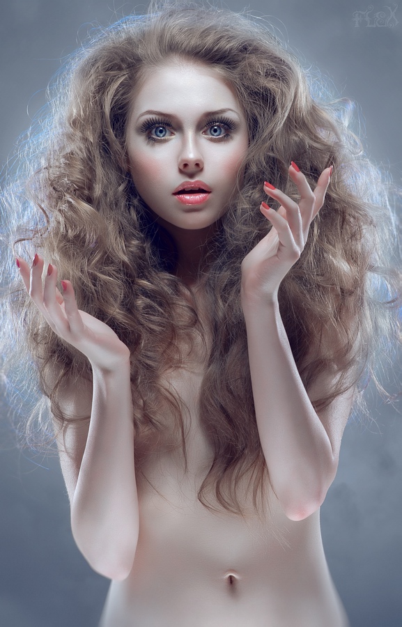 577x900, 242 Kb / flexdreams, Станислав Истратов, STANISLAV ISTRATOV, Lotus, Raven, Holy Moly, блондинка, голубые глаза, ресницы, красный маникюр