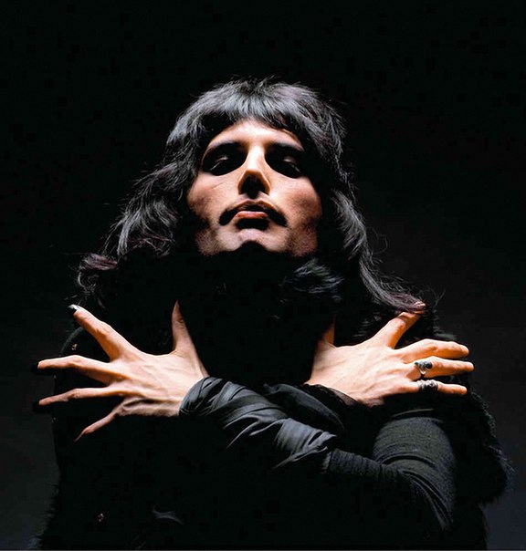 576x604, 48 Kb / Фредди Меркьюри, годовщина