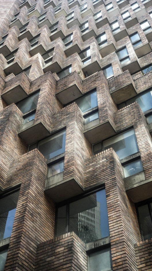 528x937, 197 Kb / Стена, окна, кладка, кирпич