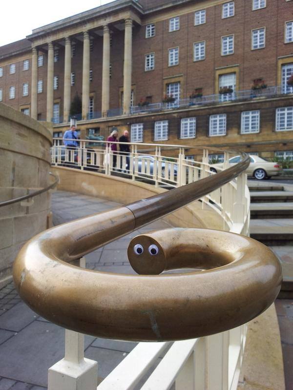 600x799, 62 Kb / перила, глаза, червяк, удав