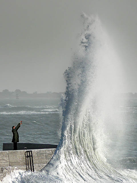 480x640, 86 Kb / Шторм, волна, высота, взмах