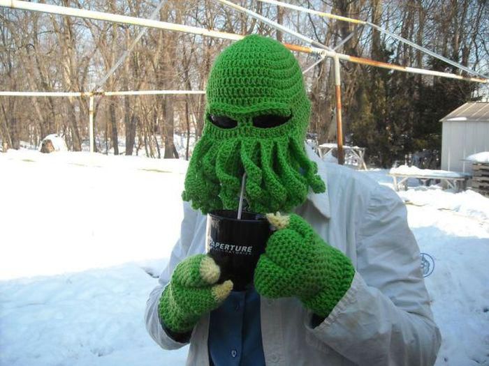 700x525, 71 Kb / Шапка, стакан, трубочка