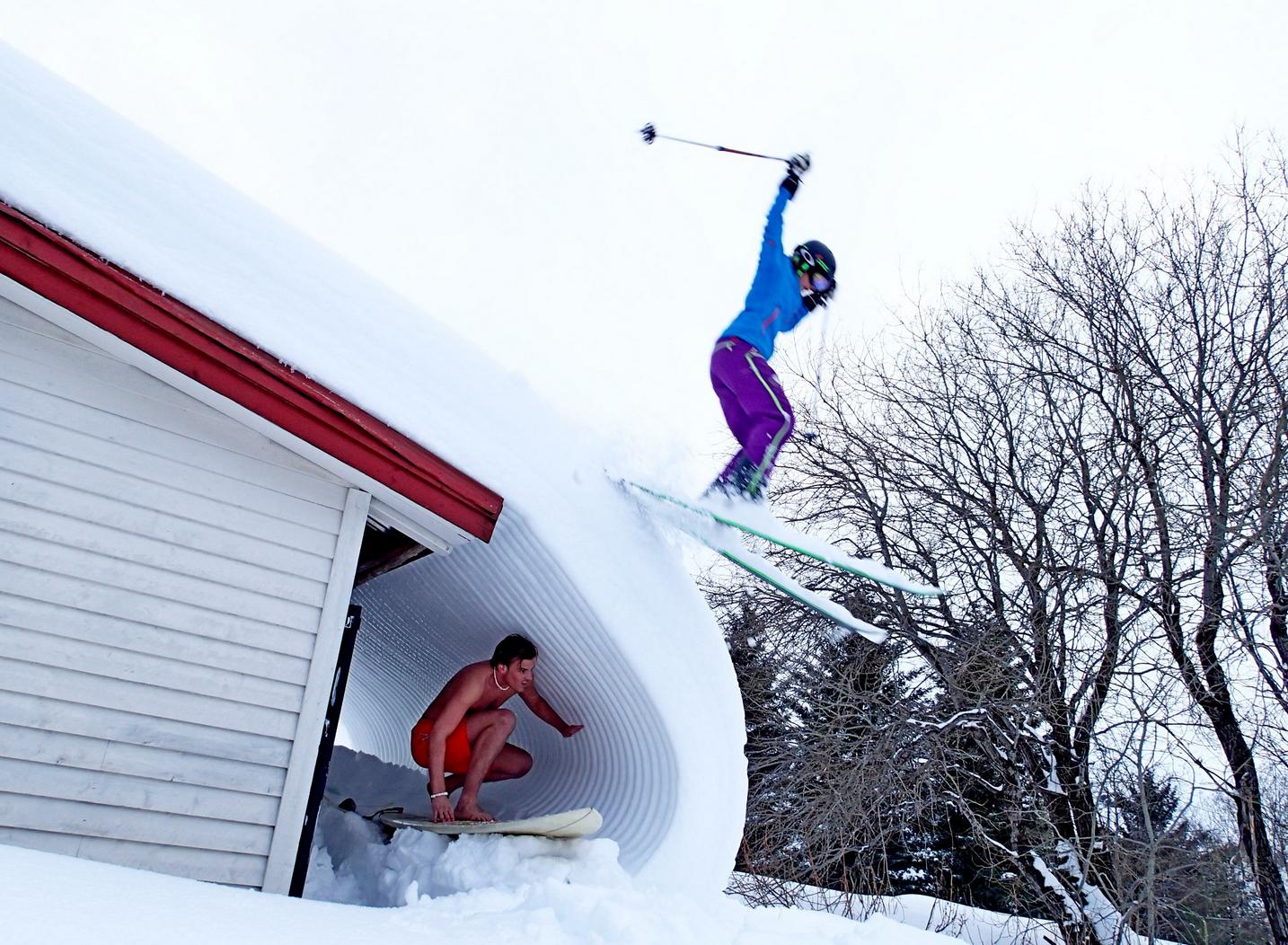 1434x1052, 262 Kb / Снег, крыша, сёрфинг, лыжи