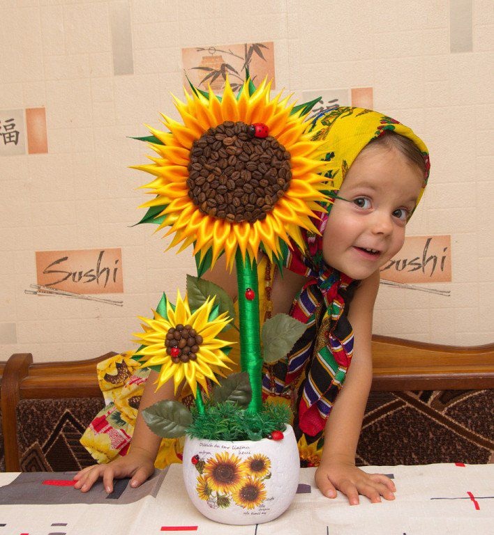 708x768, 188 Kb / Подсолнух, девочка, платок