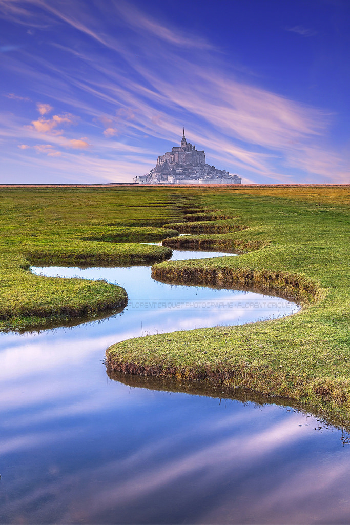 683x1024, 336 Kb / равнина, замок, вода