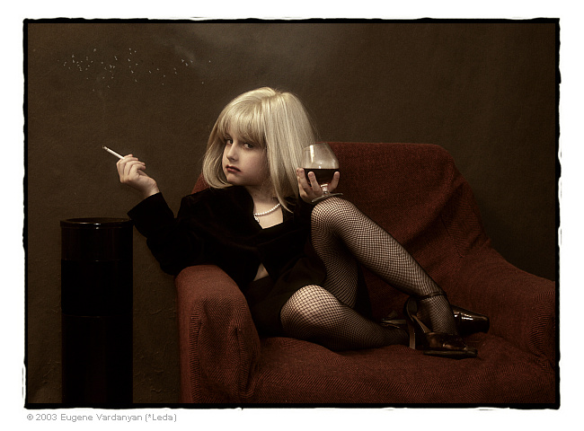 650x480, 119 Kb / девочка, бокал, сигарета