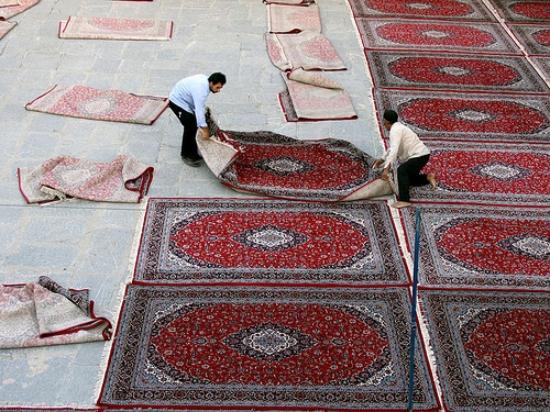 500x375, 271 Kb / ковры, люди, асфальт