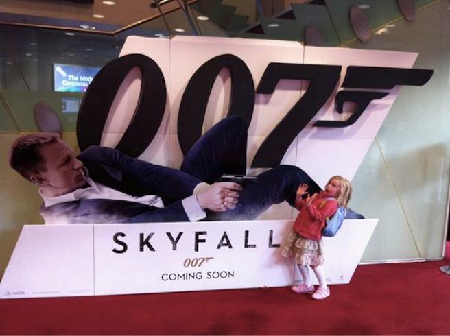 656x490, 38 Kb / джеймс бонд, 007, пистолет