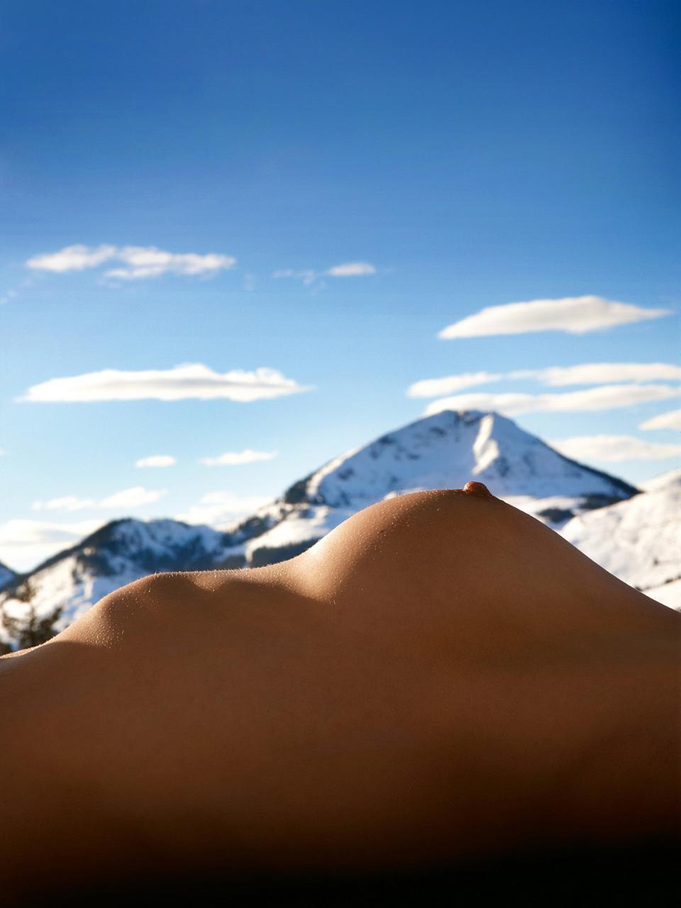 960x1280, 62 Kb / Гора, грудь, сосок, снег, небо