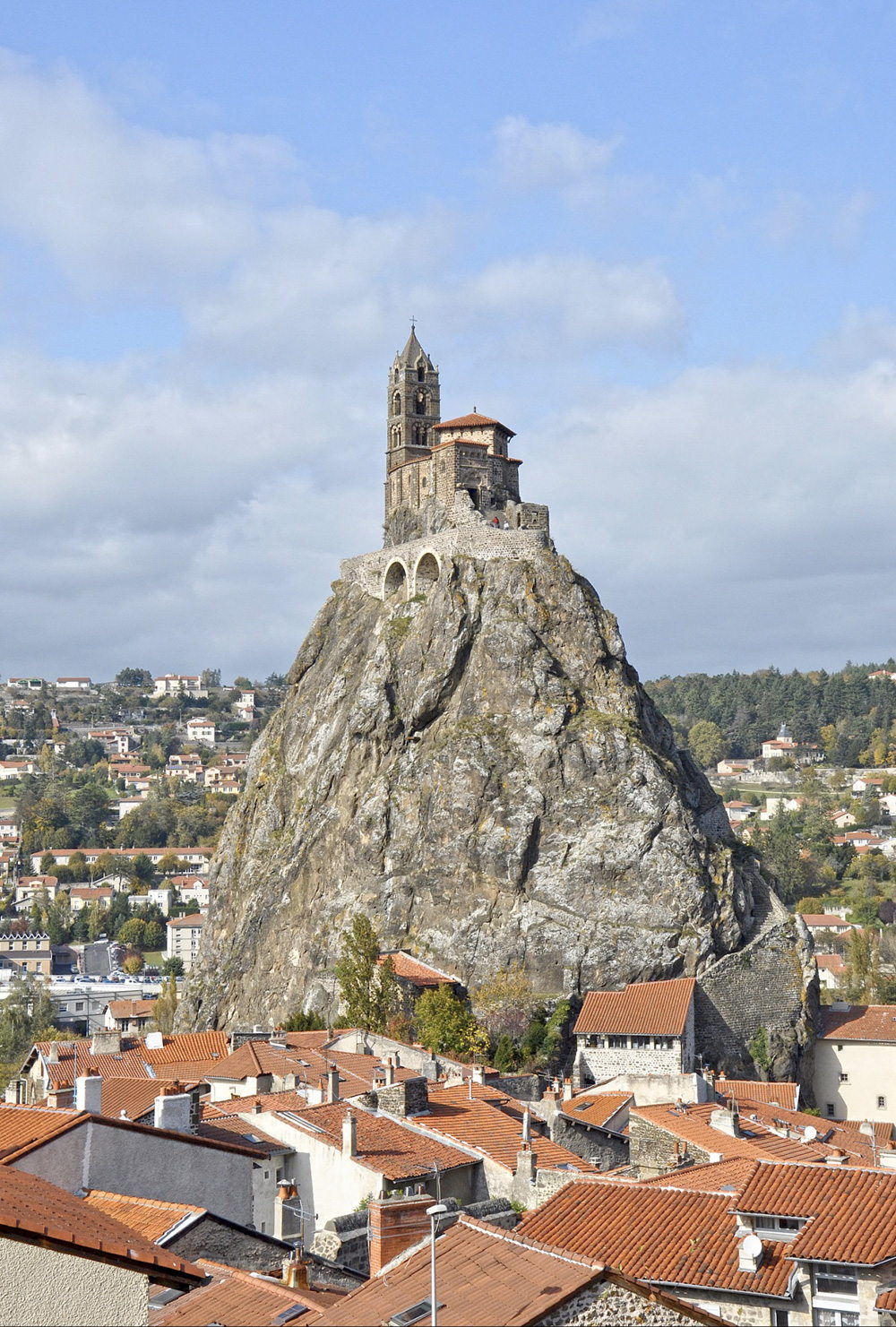 1000x1481, 344 Kb / капелла, черепица, гора, церковь, костел, франция