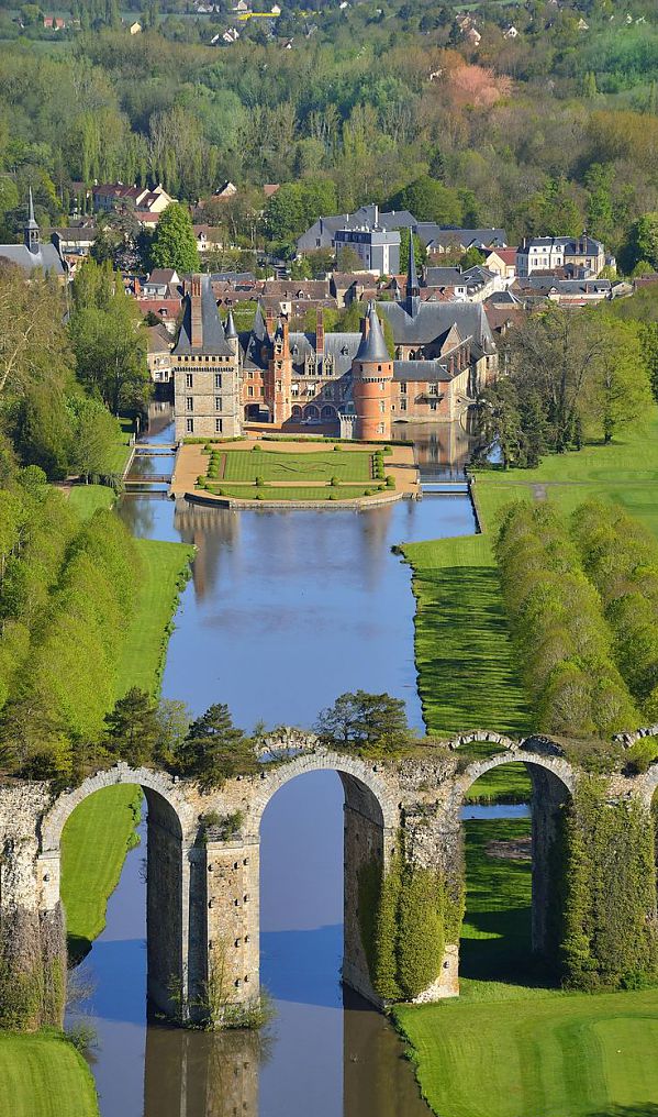 599x1016, 185 Kb / Замок, река, мост