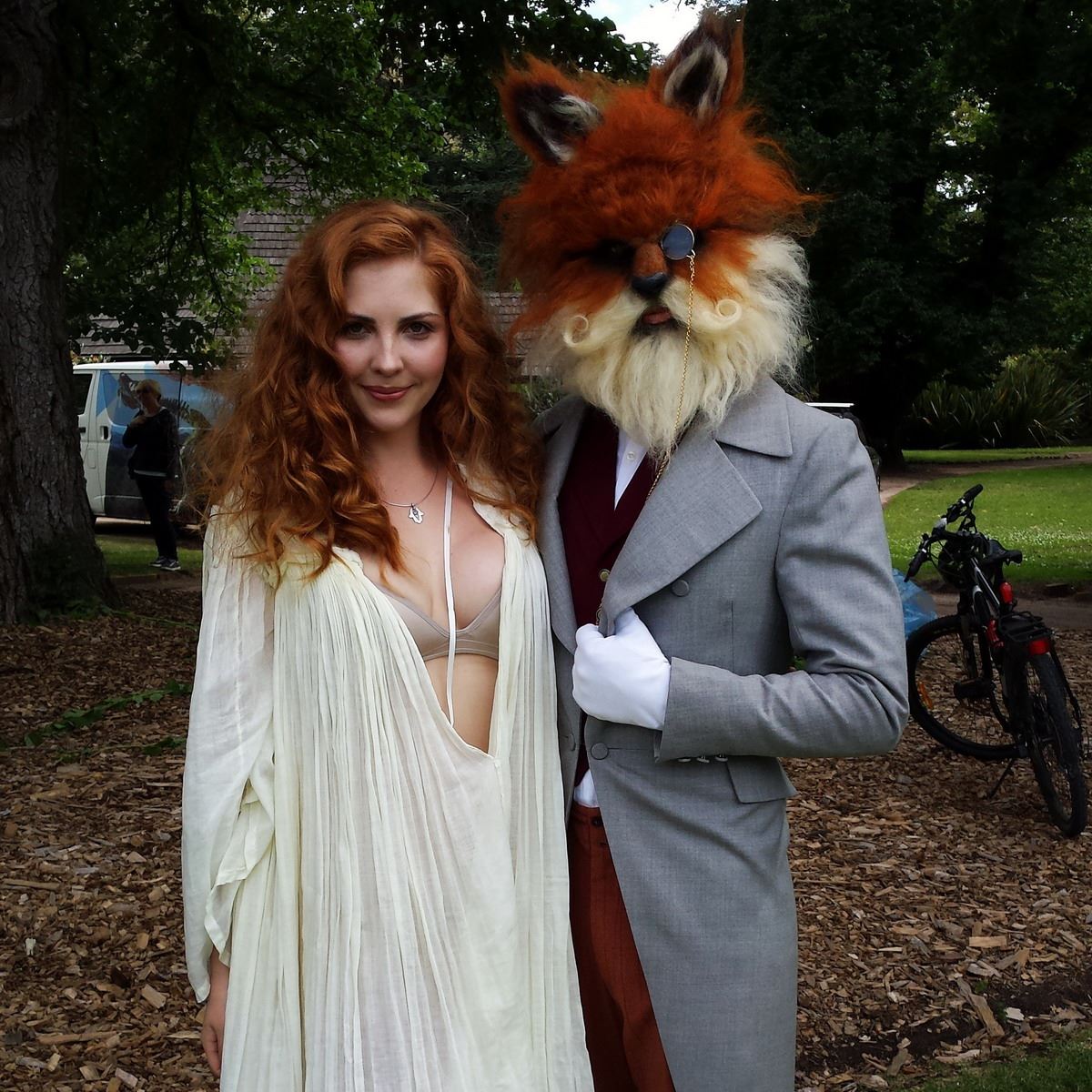 1200x1200, 246 Kb / рыжая, лис, маска, костюм, монокль