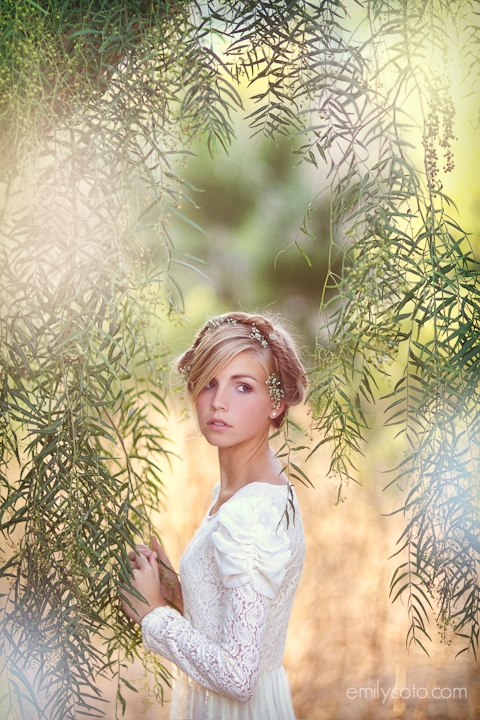 480x720, 311 Kb / Emily Soto, Sara Mills, блондинка, платье, сережки, листья