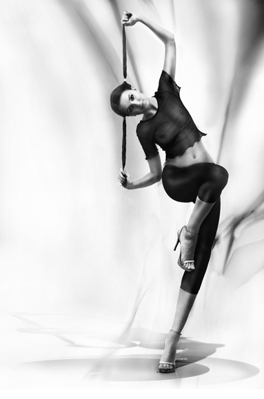 383x580, 64 Kb / косички, хвостики, ч/б