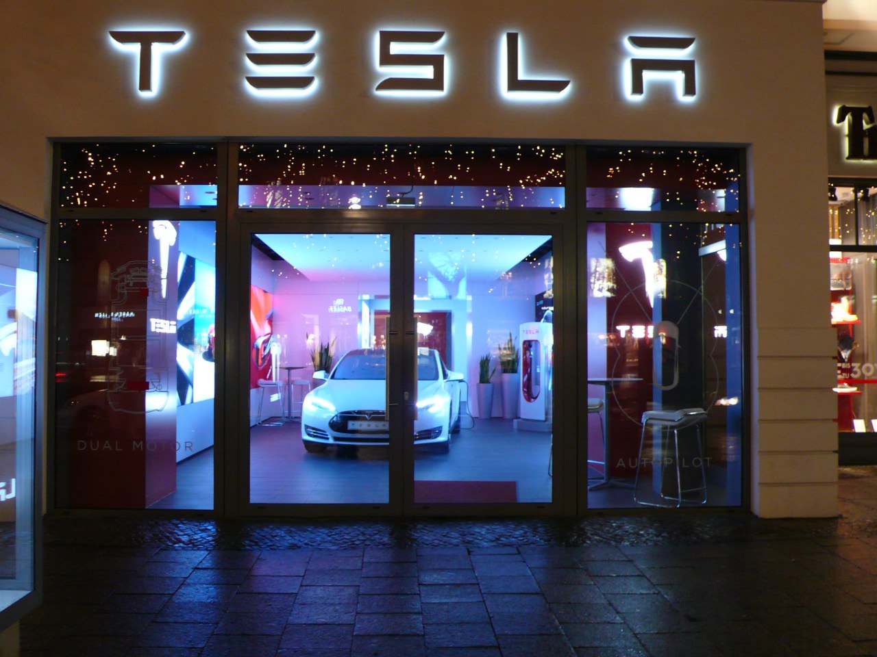 1280x960, 208 Kb / tesla, berlin, авто, kudamm