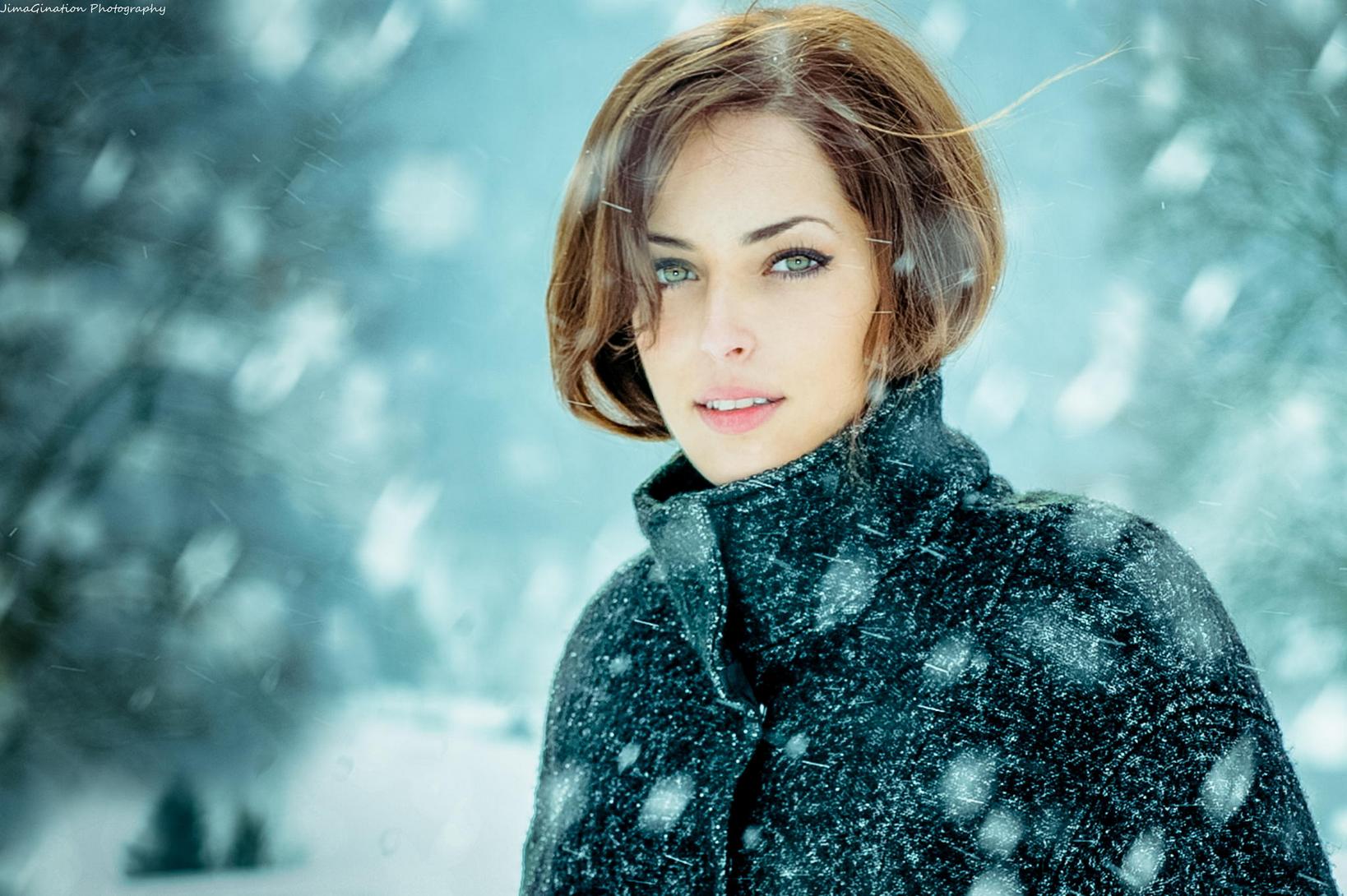 1638x1090, 227 Kb / снег, пальто, снегопад