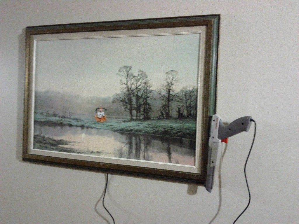 1024x768, 113 Kb / картина, собака, пистолет, стена