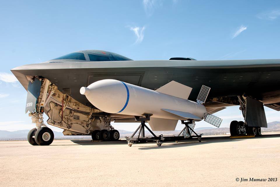 960x643, 63 Kb / бомбардировщик, B-2, бомба, GBU-57A/B Massive Ordnance Penetrator, военщина, небо, красота
