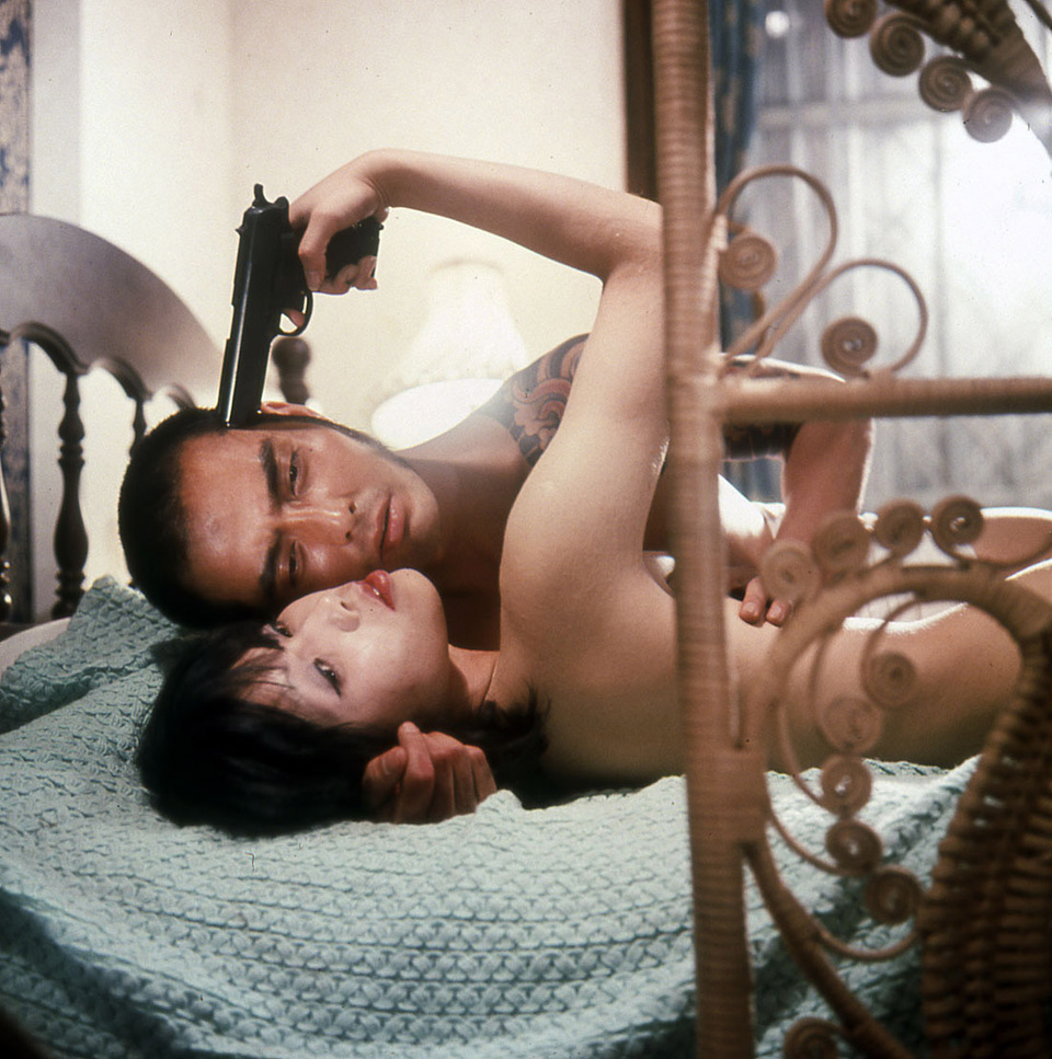 960x967, 319 Kb / tatsumi kumashiro, yakuza justice, режиссер, пистолет, японец, японка, якудза