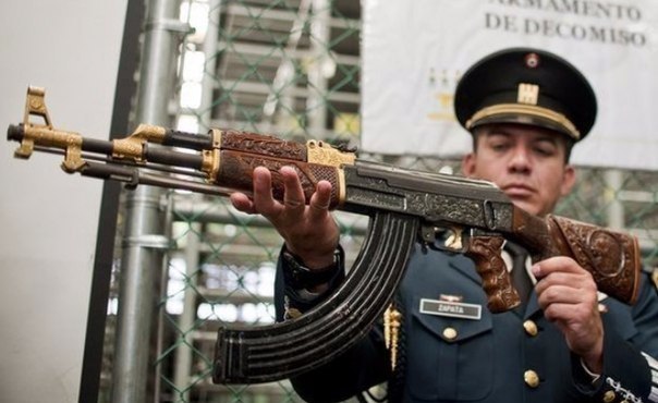 604x370, 48 Kb / калашников,  резьба,  чеканка,  золочение,