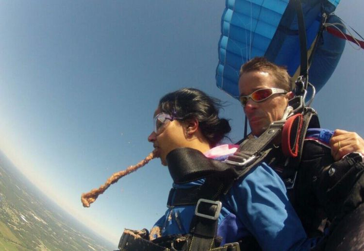 750x517, 57 Kb / блевота, высота, парашют, невозмутимость