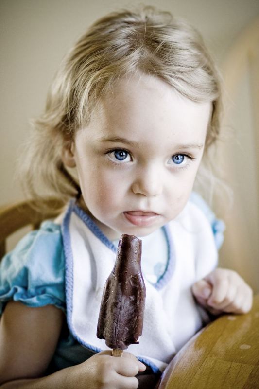 533x800, 50 Kb / ребенок, девочка, голобые, глаза, мороженое