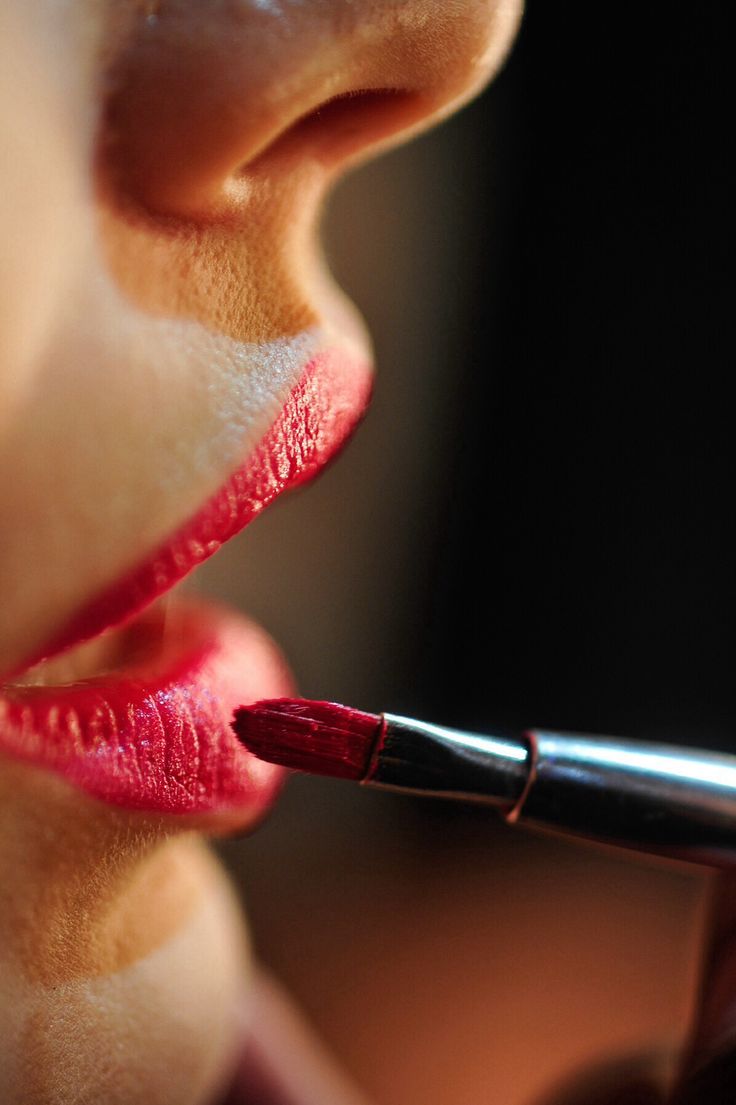 736x1105, 61 Kb / губы, кисточка, блеск, красный