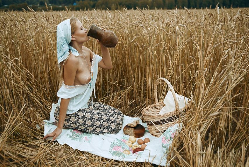 850x572, 170 Kb / пшеница, поле, крынка, блондинка, платок, пикник