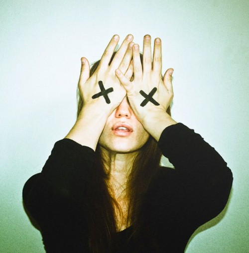 500x508, 159 Kb / девушка, руки, крест